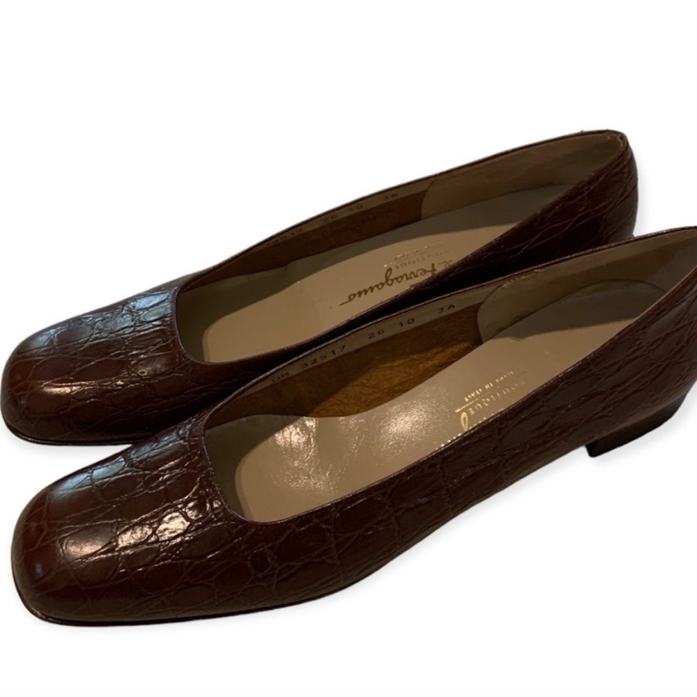 Brown Salvatore Ferragamo pump